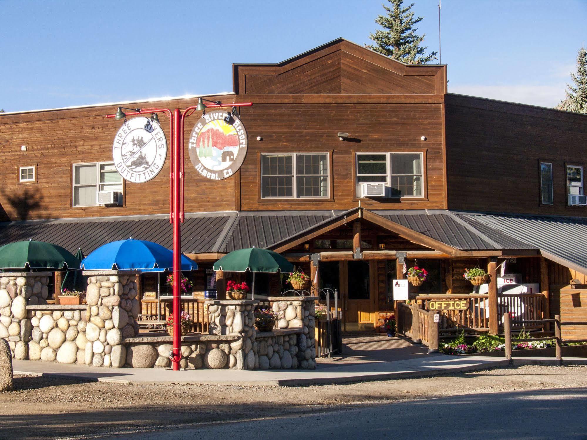 Three Rivers Resort Almont Exterior photo